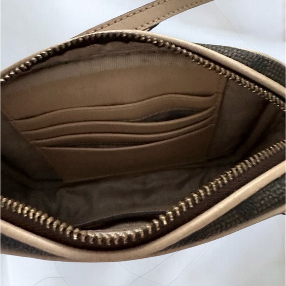 Michael Kors Brown Gold Crossbody Shoulder Bag Pre loved Approx 5.5”x 4.5”x 2.4” - Picture 7 of 8